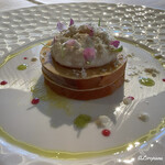 プチレストラン ブーケ・ド・フランス - 桜鱒とクレープのミルフィーユ仕立て玉葱のエスプーマ