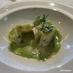 プチレストラン ブーケ・ド・フランス - 春キャベツで包まれた鮑と帆立貝柱のグリンピースのソース