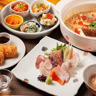 "Two Types of Courses to Experience the Four Seasons: Perfect for Business Meetings or Dining with Friends"