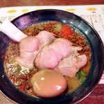 麺屋 女王蜂 - 気持ち小さくなったかしら？(о´∀`о)