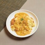 Warau Kado Niha Fuku Kitaru - ふわふわ卵のオムライストマトクリームソースがけ