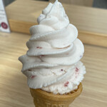 アイスクリームファクトリー - ジェラートソフト、練乳いちご　280円