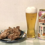 幸楽苑のからあげ家 - 料理写真:からあげで一番搾りをゴクゴク！