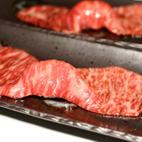 焼肉 拍手喝采 - 肉寿司(田村牛サーロイン)
