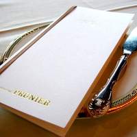 RESTAURANT PRUNIER - テーブル上にはコースのメニューが
