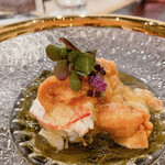 四季彩ダイニング　春 - 蟹の身はギッシリ繊維が詰まっていて、雲丹も濃厚。
      一番下には能登半島の岩もずく。
      1本1本が極細で、歯応えがコリコリと凄い！
      こんなもずく、食べた事ないわ〜♪