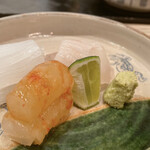 四季彩ダイニング　春 - 【お刺身3点盛り】
      あおり烏賊、鮃、牡丹海老の昆布締め。