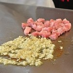 She'll be - ガーリックライスにもこんなにお肉が