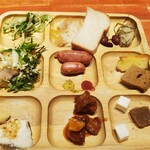 Ohisama No Egao - 水菜のサラダ、和風サラダ、豆腐、パン(2種)＋柚子ジャム、ソーセージ(2種)、酢豚、金時豆の甘煮、ゴボウ、パウンドケーキ？(2種)、ミルクプリン、わらびもち