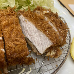 Tonkatsu Ise - トラディショナルとんかつスタイル。ジューシーさと旨みに欠けるトンカツスタイル