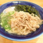 讃岐立食いうどん きりん屋 - 別の日のスペシャルうどん750円✨わかめや卵、牛肉と具だくさん♡この日は13時でご飯売り切れでした。