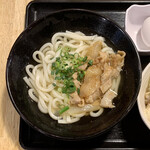 Izakayahattenshoupatotsu - 肉うどんセット（ミニタルタルから揚げ丼） ¥650 の肉うどん