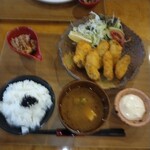 家庭料理 扇屋 - 浦村カキの牡蠣フライ定食（ピンボケでごめん)