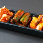 炭火焼肉ホルモン うらら - 【キムチ盛合せ】