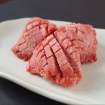 炭火焼肉ホルモン うらら - 【タン元厚切り】