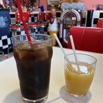 DINER Hearts - コカコーラとオレンジジュース（氷ナシ）