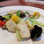 四川料理 蜀彩 - 紋甲イカと季節野菜の塩味炒め