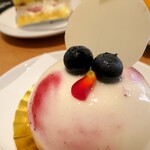 ヴォアラ洋菓子店 - カシスポワールバニーユ