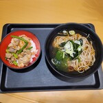 Nadai Fujisoba - かけそばとミニ豚肉とニンニクの芽丼のセット