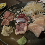 おでんでん - 鳥刺し盛り合わせ　1200円（階下より）