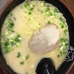 長浜や - 博多ラーメン
            500円