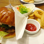 マグズカフェ - 7月限定の長芋の梅紫蘇バーガー（わさび入り）ディナープレート