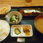 おんじき家ふうど - 日替り定食（うるめ鰯生姜煮、味噌汁、つぼ漬け鰹節、胡瓜の漬物、胡瓜と蛸の酢の物、カレースパゲティサラダ、ご飯）