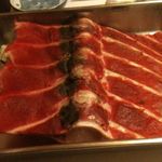 鮪や にばんめ - スプーンですくってお刺身で本マグロ中オチ。この裏にも肉がついてます。