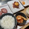 タレ焼肉、塩ホルモン。まるきん食堂