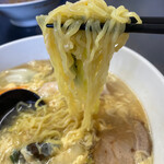Kouraku - 細麺がスープのとろみによく絡みます。