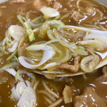 Chiyouji Yuan - 和出汁マイルドのカレー汁
                        これぞ、蕎麦屋ならでは"のカレー南蛮ですね
                        ネギ輪切りで微妙な辛味を加えていただきィ