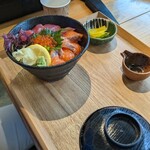 海邦丸 - サーモン生マグロの２色丼