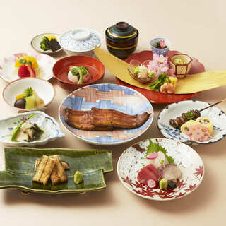 Edomae eel and seasonal Japanese Cuisine course. Perfect for banquets, business meetings, and get-togethers.