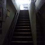 青年ライダー隊本部 - 入り口の階段