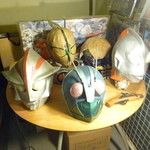 青年ライダー隊本部 - 隊長自作のマスク