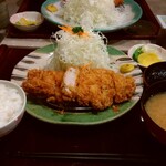 Umai Tonkatsu Katsuharu - 特選黒豚ロースかつカツ断層