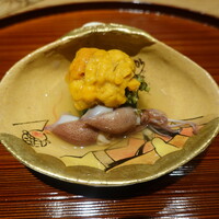 京味 もと井 - 先付：雲丹、蛍烏賊、よもぎ豆腐、たたきわらび、梅酢醤油掛け