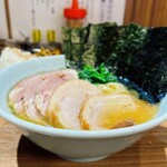 横浜ラーメン 渡来武 - 