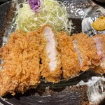 勝烈亭 - 断面　柔らかく脂が甘く