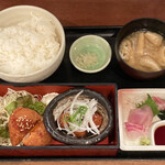 Uokura - 日替り御膳 
                      (ポテトコロッケ･肉団子照煮･ミニ造り･ 
                       ご飯(大盛)･味噌汁･漬物)