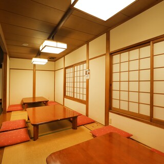 落ち着きのある店内は、お一人様でもご家族でも◎