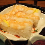 入母屋 - 海老の押し寿司