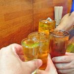 哈爾濱餃子 - 緑茶ハイ＠350円とウーロンハイ＠350円x2に、ボクはネタ狙いで五加皮酒＠350円