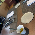restaurant SAKAKURA - テーブル。