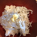 かなめ寿司 - 生しらすと釜揚げしらすの小丼
