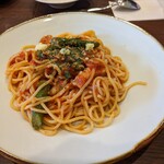 鎌倉パスタ - ベーコンとアスパラのトマトソース