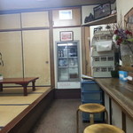 味よし - まさにレトロそのもの・・・液晶テレビだけ不似合いです。