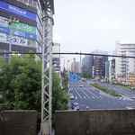 Kunsei Kicchin - ホーム上から駅の北側を見ると、そこには池田山や島津山に八つ山等に通ずる急坂が迫っており
      この坂を基準に標高によって住民の住む世界が変化してしまうんだなぁと、ふと感じました