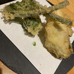 天ぷらと蕎麦の天籠 - 牡蠣、こごみ