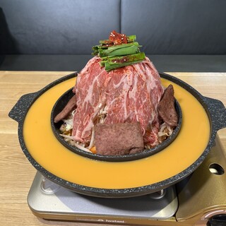 甘辛い鍋と韓国風卵焼きがクセになる！オリジナル「アジョシ鍋」